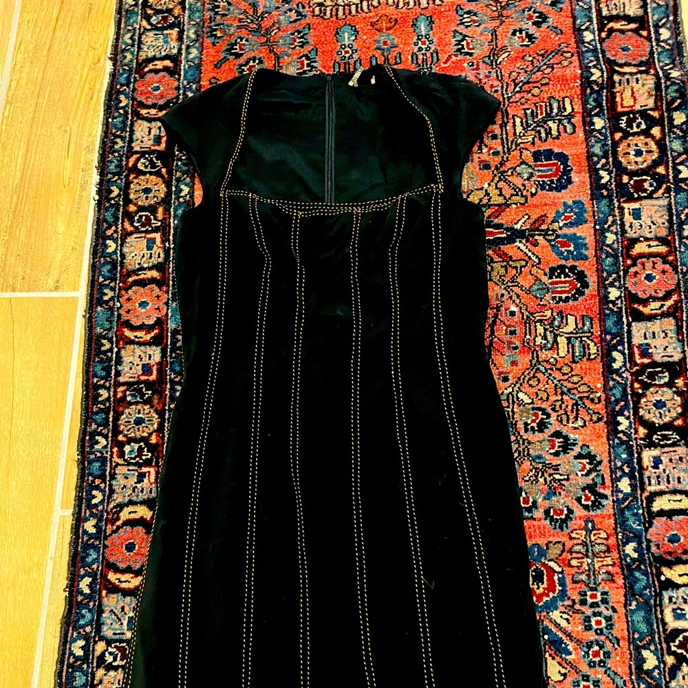 Badgley Mischka Stylish elegant fitted  daytime dress.